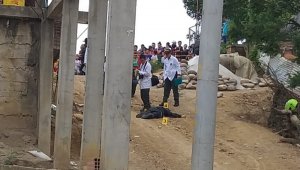 La Policía acordonó el lugar para recolectar pruebas y relatos que lleven a esclarecer este crimen y dar con los autores. Andrés González