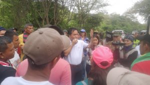 El gobernador Norte de Santander, William Villamizar, reconoció que las quejas de la comunidad son justas y se comprometió a “buscar caminos para que podamos avanzar”. Helena Sánchez