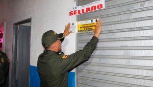 En el 2018, se cerraron 57.082 locales comerciales a nivel nacional, siguiendo las normas del Código de Policía. Archivo La Opinión