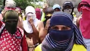 “Nos están obligando a meternos en los grupos ilegales”, dijeron los manifestantes. Captura de video