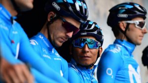 El colombiano Nairo Quintana (segundo de derecha a izquierda) entró duodécimo en la primera fracción del Critérium du Dauphiné. Movistar Team