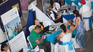 La falta de espacios para eventos ha ocasionado que gremios como Anato y Cotelco organicen sus ferias en lugares improvisados, con poca área y comodidad. Archivo