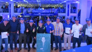 A la entrega de avales conservadores asistieron los congresistas Juan Carlos García y Ciro Rodríguez y Silvano Serrano, aspirante a la Gobernación.  Roberto Ospino