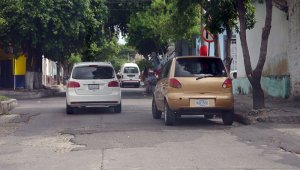 En el área metropolitana de Cúcuta se estima que hay unos 100.000 vehículos con matrícula venezolana, entre carros y motocicletas. Mario Caicedo / La Opinión