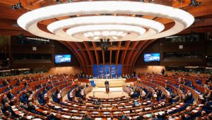 "Imaginándose ser el dueño del destino del mundo y continuando una política cada vez más agresiva, Washington se afana en 'penalizar' a aquellos que no quieren obedecer los dictámenes estadounidenses", añadió.  AFP