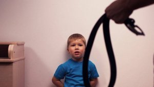 "Debemos acabar con la normalización del castigo físico porque no modula la conducta de niños y, por el contrario, genera miedo y rompe vínculo de confianza", dijo la directora del ICBF, Juliana Pungiluppi, Internet