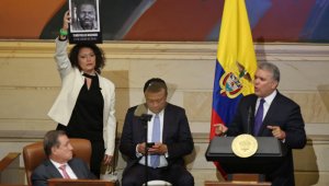 El presidente Duque en su intervención del pasado sábado en la instalación de la nueva legislatura, en la que el presidente saliente del Senado, Ernesto Macías (sentado a la izquierda) cometió su última jugadita contra la oposición. Colprensa
