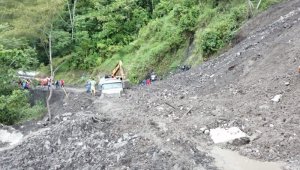 Así se encontraba la vía el lunes en la mañana.  Cortesía