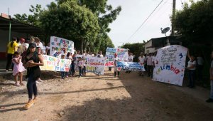 La comunidad de Buena Esperanza salió ayer a las calles a protestar para que la alcaldía ofrezca una solución definitiva a la ausencia de agua potable en los hogares. Juan Pablo Cohen
