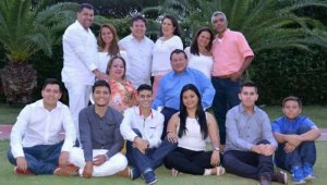 Andulfo Leal, Claudia Maldonado, Eduardo Maldonado, Denny González, Angélica Maldonado, Ernesto Romero. Zoila Higuera y el cumpleañero Luis Felipe Maldonado. Sentados:Andulfo Leal M, Jair Romero, Camilo Leal, Yurley Romero, Eduardo Maldonado G, y Diego Maldonado. Cortesía