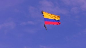 “La cuerda se encuentra cortada entre el helicóptero y los comandos. Esperamos tener una conclusión antes del viernes.
Colprensa