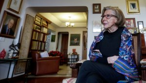 Gloria Pachón de Galán, la esposa del inmolado líder liberal, Luis Carlos Galán Sarmiento, acaba de lanzar un libro en el que cuenta detalles de su vida y su relación con el entonces candidato presidencial, asesinado en la plaza de Soacha, en 1989, en plena campaña electoral.
Colprensa