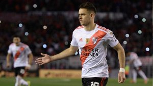 Rafael Santos Borré fue protagonista del triunfo de River Plate sobre Cerro Porteño. AFP