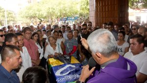 En Cúcuta se cumplieron, el martes, las honras fúnebres del asesinado candidato conservador a la Alcaldía de Tibú, Bernardo Betancurt Orozco.
Alfredo Estévez