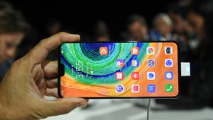 Para Mate 30 y Mate 30 pro no hay buscador Google integrado, ni YouTube, sino "Huawei Browse" y "Huawei Music video", lo que lo convierte en el primer teléfono de gama alta de la marca. AFP