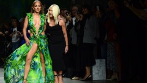 JLo demostró su poder en una sala al borde de la histeria. AFP