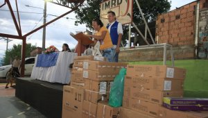 La comunidad recibió computadores para el uso colectivo. Sin embargo, aún no tienen un sitio adecuado para instalarlos.  Mario Caicedo