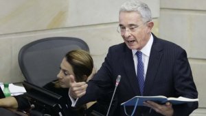 La indagatoria del expresidente Álvaro Uribe se convertirá en un hito histórico, por ser la primera vez que una de las tantas investigaciones que se le abrieron llega tan lejos en un órgano judicial.
Colprensa