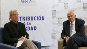 La cita de Samper y el padre Francisco de Roux, presidente de la Comisión de la Verdad, empezó pasadas las 11:00 de la mañana en el centro de Bogotá. Colprensa