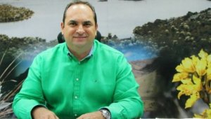 Consejo Directivo le notifica la reelección a Gregorio Angarita. Archivo La Opinión