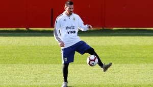Messi retorna tras tres meses de suspensión por haber criticado a la Conmebol durante la Copa América.  AFP