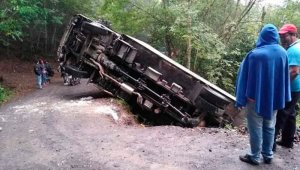 El camión quedó al revés. Cortesía