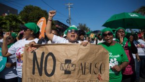 ‘La marcha de las Mariposas’ fue el nombre de la manifestación de unas 200 personas, quienes recorrieron el centro de Santo Domingo. AFP