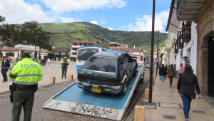 La Policía de Tránsito controla el tráfico en el Centro Histórico de Pamplona.
 Roberto Ospino