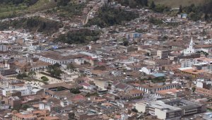 En años anteriores la ciudad se convertía por las noches en punto de encuentro de familiares y amigos. Archivo