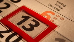 El número trece también es considerado de mal augurio por otros motivos que han marcado la historia de la humanidad. En la Última Cena por ejemplo, participaron trece comensales. El capítulo 13 del Apocalipsis habla del anticristo y la bestia. Además, el mismo número hace referencia a uno de los ángeles de la muerte. Tomada de internet