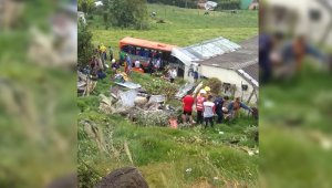 Por el momento hay paso a un solo carril en esa vía. Colprensa