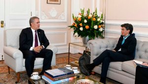 El presidente de la República, Iván Duque Márquez, en su primera reunión con la alcaldesa electa de Bogotá, Claudia López. Colprensa