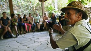 En el proyecto turístico participan exguerrilleros que buscan
salir de la pobreza. AFP