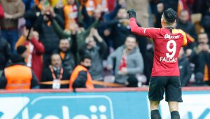 Con su gol, el 'Tigre' ya llega a cuatro anotaciones con el onceno turco Tomada de Twitter @GalatasaraySK