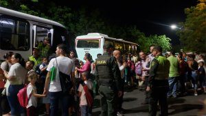 El inicio de la jornada escolar estuvo marcado por el transporte binacional, que prácticamente madrugó para movilizar a cerca de 300 niños desde Ureña hasta diferentes colegios de Cúcuta. Cortesía