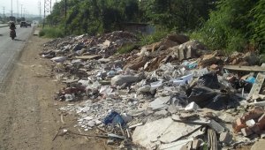 Tras ser declarada la caducidad el contrato de concesión de la escombrera municipal, muchas zonas verdes de occidente y del norte de la ciudad sirven ahora para la disposición de escombros. Orlando Carvajal