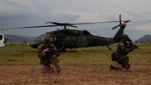 El Ministro de Defensa de Colombia, Carlos Holmes Trujillo, y el embajador de Estados Unidos en Colombia, Phillip Goldberg, destacaron la importancia de los ejercicios militares conjuntos desplegados por las tropas de los dos países.
Colprensa