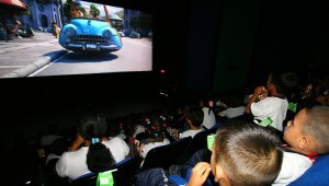 El 18,8% de los encuestados en Colombia van una vez al mes, mientras el 9.1% asiste dos o tres veces. Colprensa