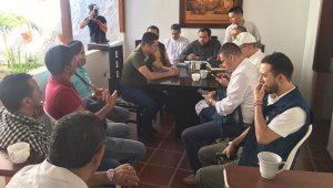 En Hacarí se desarrolla una asamblea donde las fuerzas vivas le piden a los grupos armados excluir a la población civil del conflicto. Cortesía