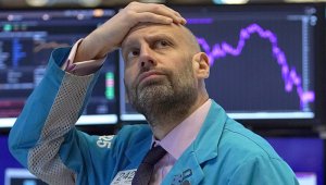 Los bajos precios del petróleo generaron un efecto dominó en las bolsas de valores de todo el mundo. Se espera que el pánico financiero continúe creciendo durante la semana. AFP