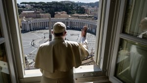 Papa salió a orar y no habían fieles en la basílica de Roma. AFP