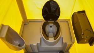 Estos baños ahorran agua, ya que sólo necesita entre 15 a 20 litros para operar durante tres días con la generación de 80 galones de desechos. Cortesía