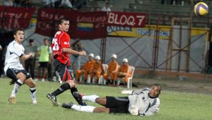 Alexis Sánchez anotó su único triplete en la Copa Libertadores 2007. 
 Archivo