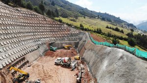 Portal de salida del túnel de Pamplona en la vereda Sabaneta Alta, vía a Bucaramanga.
 César Obando