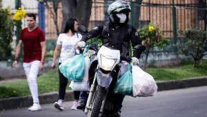 Se ha presentado un incremento en el consumo de leche larga vida, arroz, pasabocas, queso, pan empacado, aceites y galletas.
Colprensa