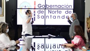 El gobernador Silvano Serrano tomó posesión a Miguel Tonino Botta como nuevo gerente del Hospital Erasmo Meoz. Cortesía para La Opinión