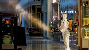 El Gobierno Nacional estudia la posibilidad de seguir reactivando el sector económico. AFP