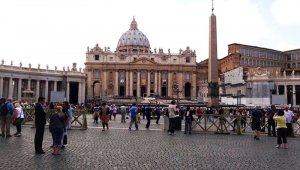 La Basílica de San Pedro del Vaticano ha abierto sus puertas a turistas y peregrinos. Colprensa
