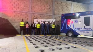 La Policía capturó a los cuatro ocupantes de la ambulancia: el conductor y la enfermera, familiares de quienes se hacían pasar como enfermo y acompañante. Policía Nacional