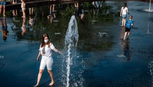 Los especialistas indican que la relación entre el coronavirus y las estaciones no se trata de una idea descabellada, ya que muchos virus respiratorios son gestacionales. AFP